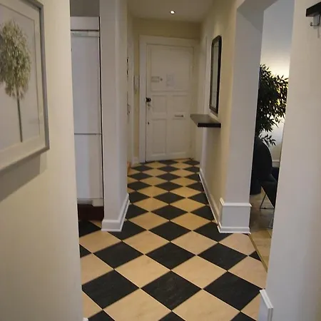 Martensens Alle - Ground Floor *